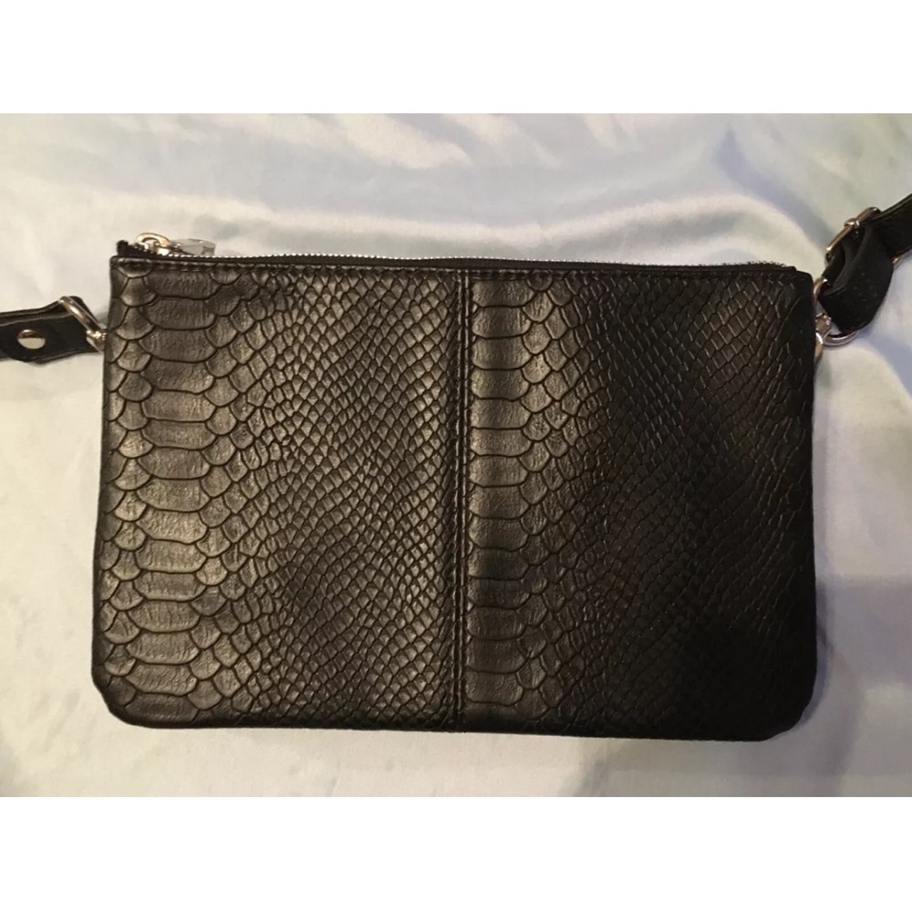 ThirtyOne Jewell black Snakeskin street style Crossbody Purse 2 zip Compartments